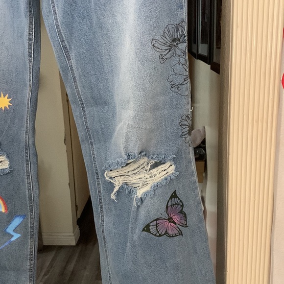 Tinseltown - Picture 3 of 8